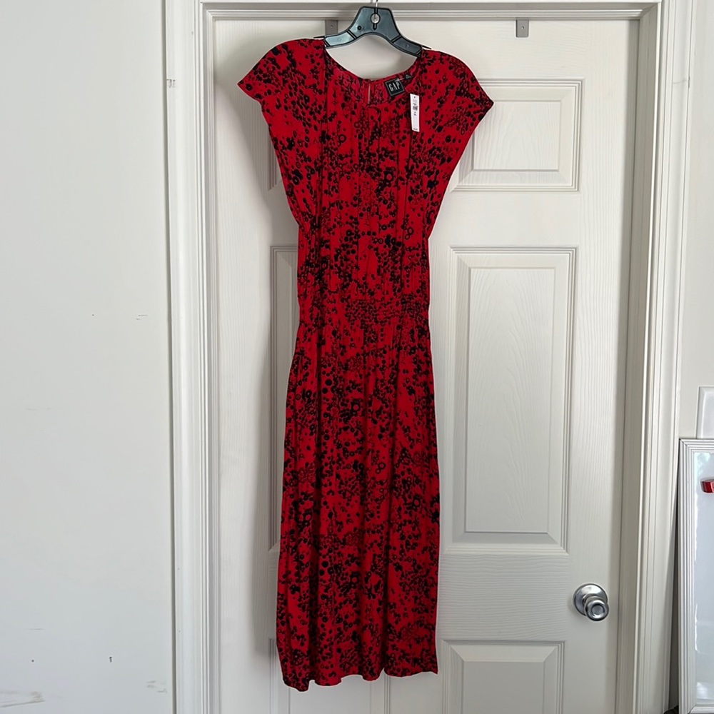 Red and blue/black (can’t quite distinguish) medium tall sleeveless dress